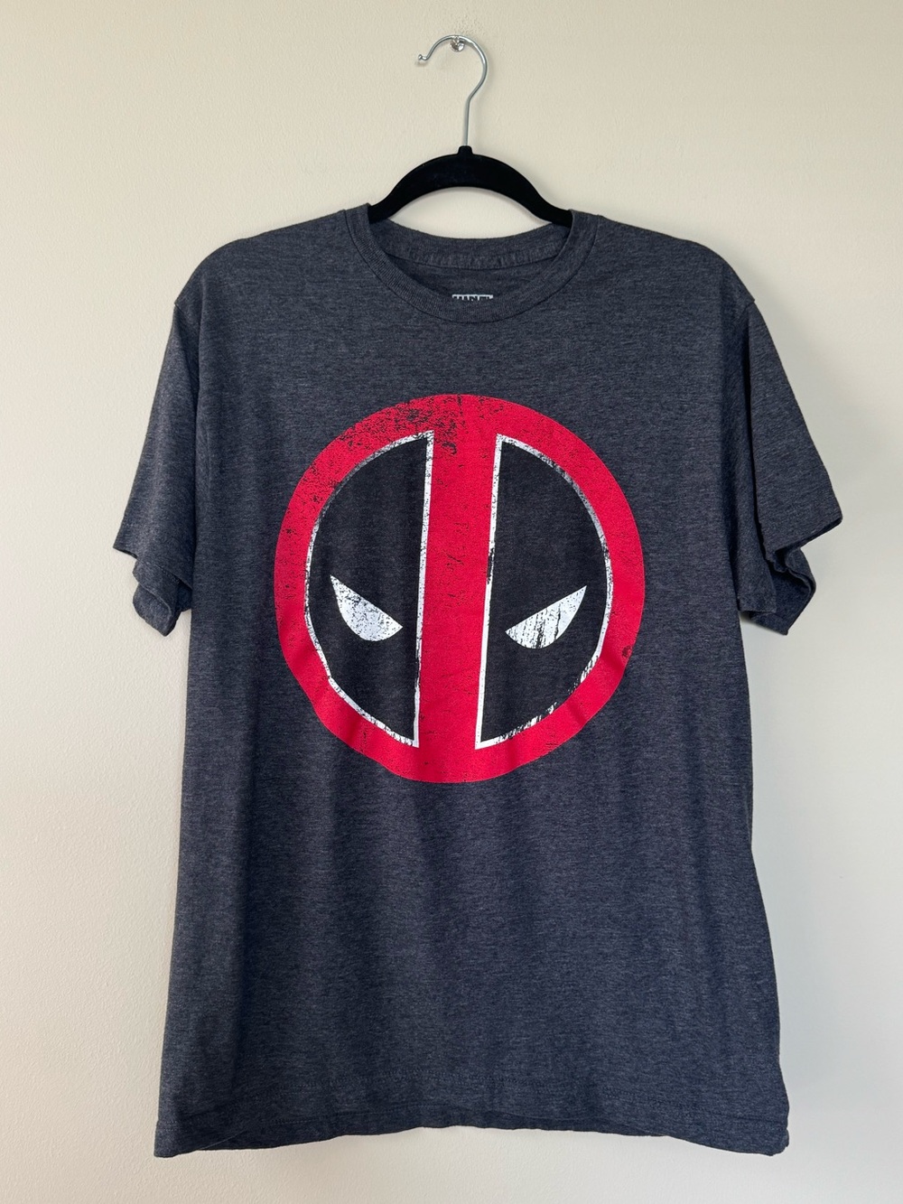 Marvel Deadpool Graphic Tee - Dark Gray and Red